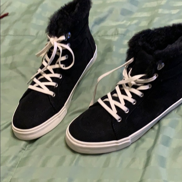 Old Navy Suede Faux Fur Lined High Tops for Women - Picture 4 of 6